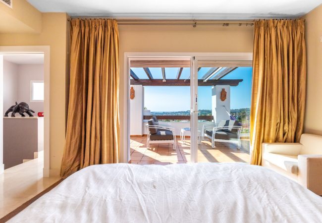Apartamento en Marbella - Las Tortugas Marbella – Ático de Lujo con Vistas al Mar y Jacuzzi Apartamento en Marbella - Las Tortugas Marbella – Ático de Lujo con Vistas al Mar y Jacuzzi
