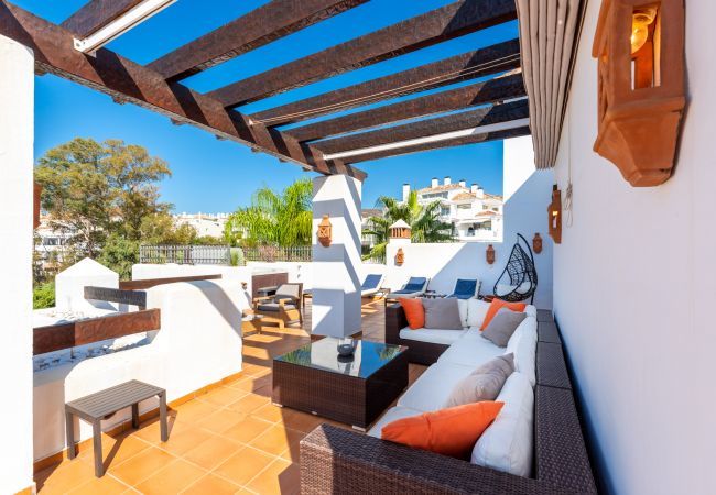 Apartamento en Marbella - Las Tortugas Marbella – Ático de Lujo con Vistas al Mar y Jacuzzi Apartamento en Marbella - Las Tortugas Marbella – Ático de Lujo con Vistas al Mar y Jacuzzi