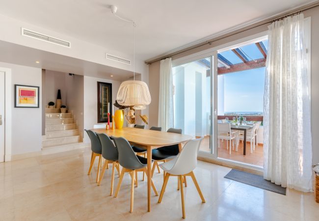 Apartamento en Marbella - Las Tortugas Marbella – Ático de Lujo con Vistas al Mar y Jacuzzi Apartamento en Marbella - Las Tortugas Marbella – Ático de Lujo con Vistas al Mar y Jacuzzi