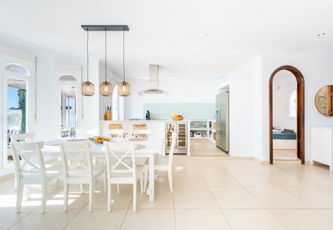 Villa en Algarrobo - Casa Niva | Amplia Casa de Campo con Piscina Privada y Vistas al Mar Villa en Algarrobo - Casa Niva | Amplia Casa de Campo con Piscina Privada y Vistas al Mar