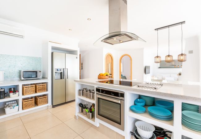 Villa en Algarrobo - Casa Niva | Amplia Casa de Campo con Piscina Privada y Vistas al Mar Villa en Algarrobo - Casa Niva | Amplia Casa de Campo con Piscina Privada y Vistas al Mar