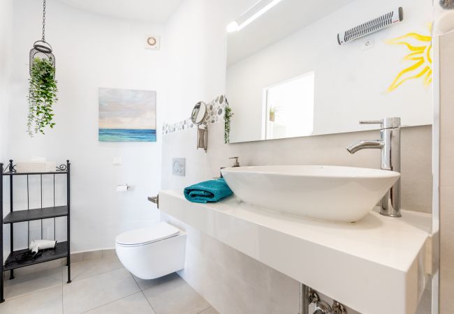 Villa en Algarrobo - Casa Niva | Amplia Casa de Campo con Piscina Privada y Vistas al Mar Villa en Algarrobo - Casa Niva | Amplia Casa de Campo con Piscina Privada y Vistas al Mar