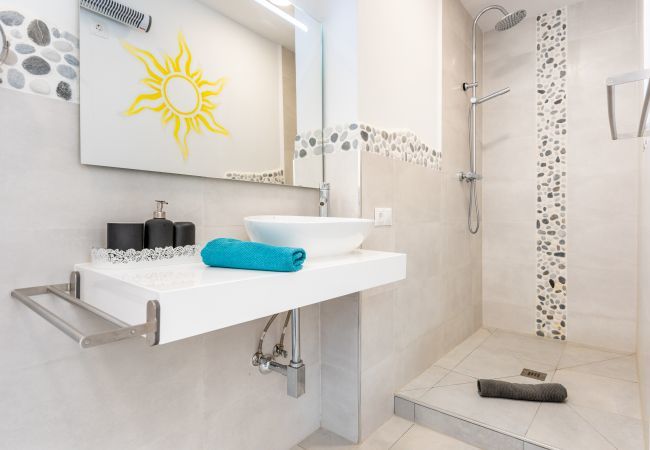 Villa en Algarrobo - Casa Niva | Amplia Casa de Campo con Piscina Privada y Vistas al Mar Villa en Algarrobo - Casa Niva | Amplia Casa de Campo con Piscina Privada y Vistas al Mar