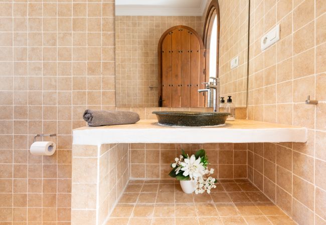 Villa en Algarrobo - Casa Niva | Amplia Casa de Campo con Piscina Privada y Vistas al Mar Villa en Algarrobo - Casa Niva | Amplia Casa de Campo con Piscina Privada y Vistas al Mar