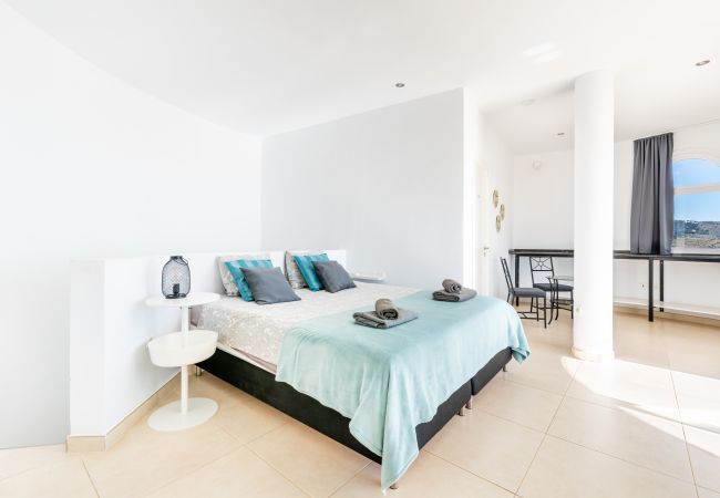 Villa en Algarrobo - Casa Niva | Amplia Casa de Campo con Piscina Privada y Vistas al Mar Villa en Algarrobo - Casa Niva | Amplia Casa de Campo con Piscina Privada y Vistas al Mar