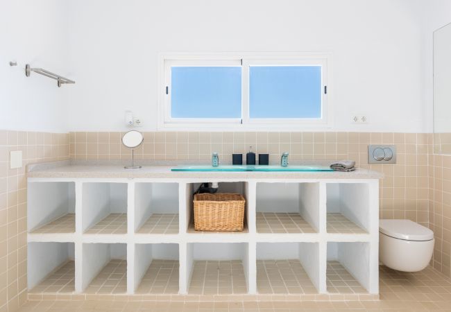 Villa en Algarrobo - Casa Niva | Amplia Casa de Campo con Piscina Privada y Vistas al Mar Villa en Algarrobo - Casa Niva | Amplia Casa de Campo con Piscina Privada y Vistas al Mar