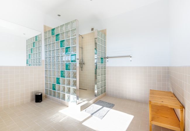 Villa en Algarrobo - Casa Niva | Amplia Casa de Campo con Piscina Privada y Vistas al Mar Villa en Algarrobo - Casa Niva | Amplia Casa de Campo con Piscina Privada y Vistas al Mar