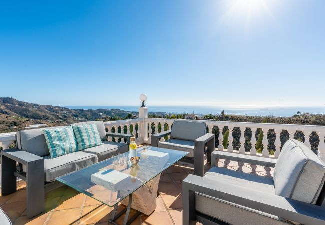 Villa en Algarrobo - Casa Niva | Amplia Casa de Campo con Piscina Privada y Vistas al Mar Villa en Algarrobo - Casa Niva | Amplia Casa de Campo con Piscina Privada y Vistas al Mar