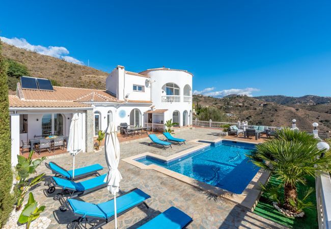 Villa en Algarrobo - Casa Niva | Amplia Casa de Campo con Piscina Privada y Vistas al Mar Villa en Algarrobo - Casa Niva | Amplia Casa de Campo con Piscina Privada y Vistas al Mar