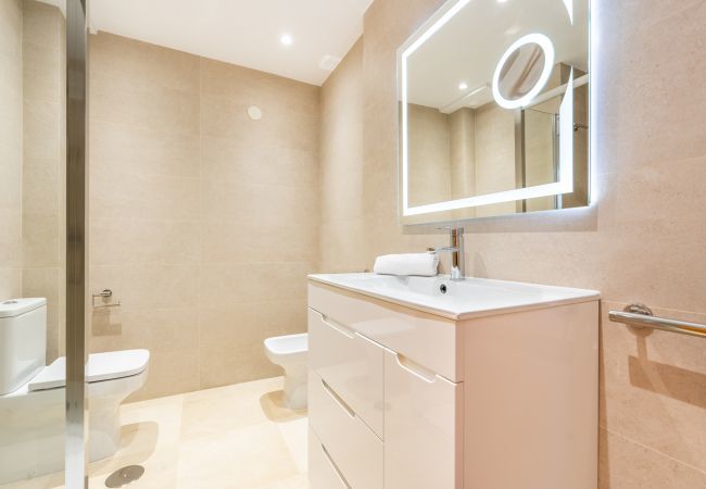 Apartamento en Torremolinos - La Carihuela Beachfront II | Comodidad con Estilo junto al Mar Apartamento en Torremolinos - La Carihuela Beachfront II | Comodidad con Estilo junto al Mar