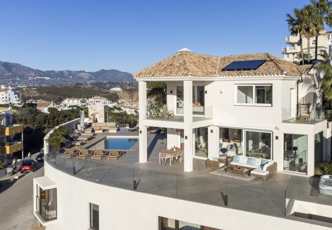 Villa en Mijas Costa - Villa Frelouka | Luxury villa for golf lovers with an amazing view. Villa en Mijas Costa - Villa Frelouka | Luxury villa for golf lovers with an amazing view.