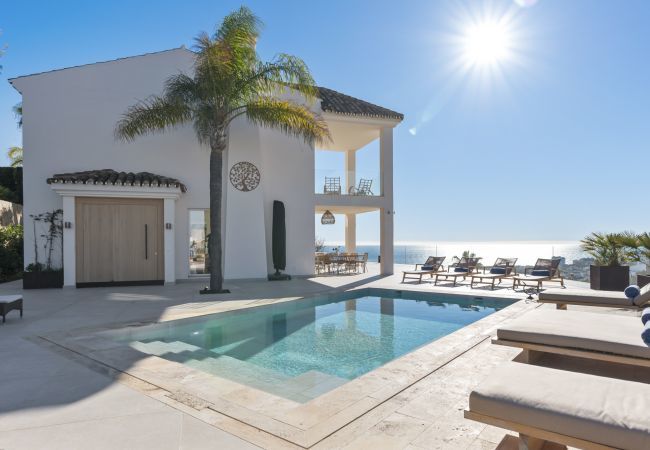 Villa en Mijas Costa - Villa Frelouka | Luxury villa for golf lovers with an amazing view. Villa en Mijas Costa - Villa Frelouka | Luxury villa for golf lovers with an amazing view.