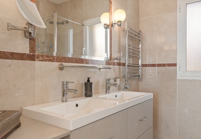 Villa en Mijas Costa - Villa Frelouka | Luxury villa for golf lovers with an amazing view. Villa en Mijas Costa - Villa Frelouka | Luxury villa for golf lovers with an amazing view.