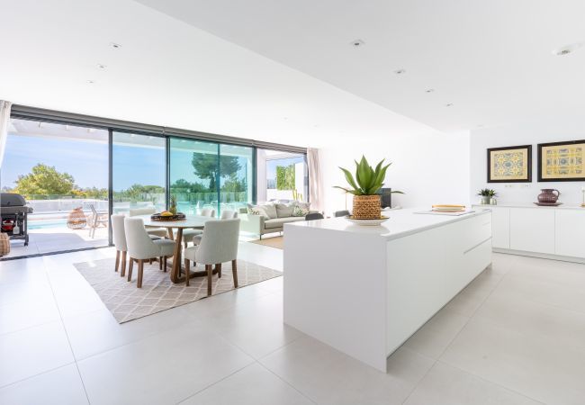 Villa en Mijas Costa - Captivating Calahonda Villa en Mijas Costa - Captivating Calahonda