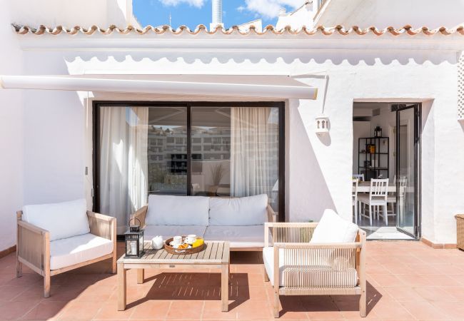 Apartamento en Marbella - Jardines Puerto Banús – Elegancia y Confort en el Corazón de Marbella