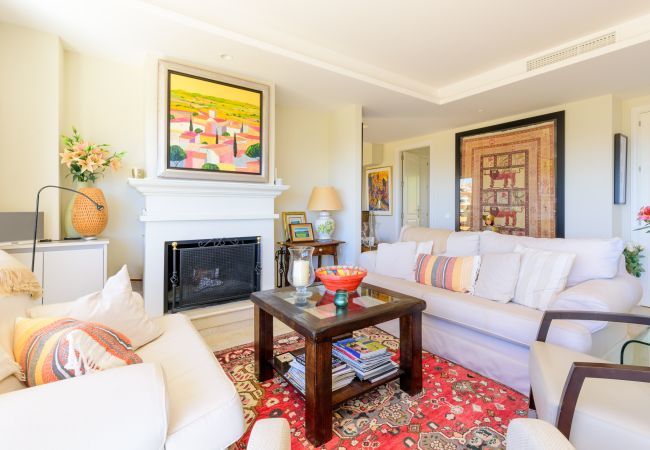 Apartamento en Marbella - Elviria Hills Penthouse – Idílico Oasis con Vistas al Golf y al Mar en Marbella Apartamento en Marbella - Elviria Hills Penthouse – Idílico Oasis con Vistas al Golf y al Mar en Marbella