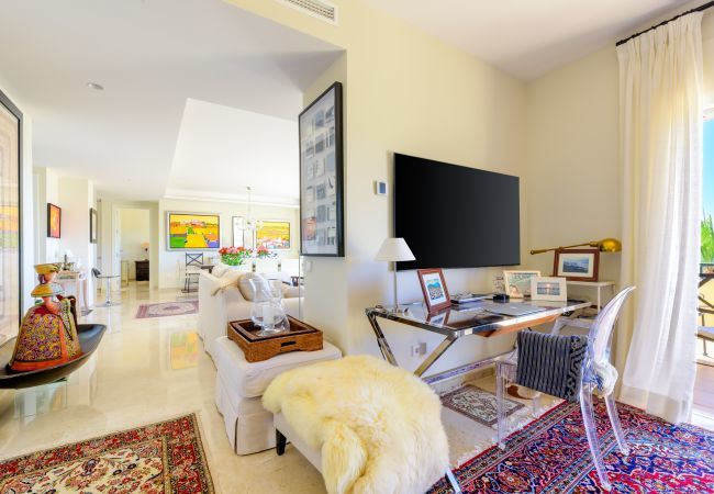 Apartamento en Marbella - Elviria Hills Penthouse – Idílico Oasis con Vistas al Golf y al Mar en Marbella Apartamento en Marbella - Elviria Hills Penthouse – Idílico Oasis con Vistas al Golf y al Mar en Marbella