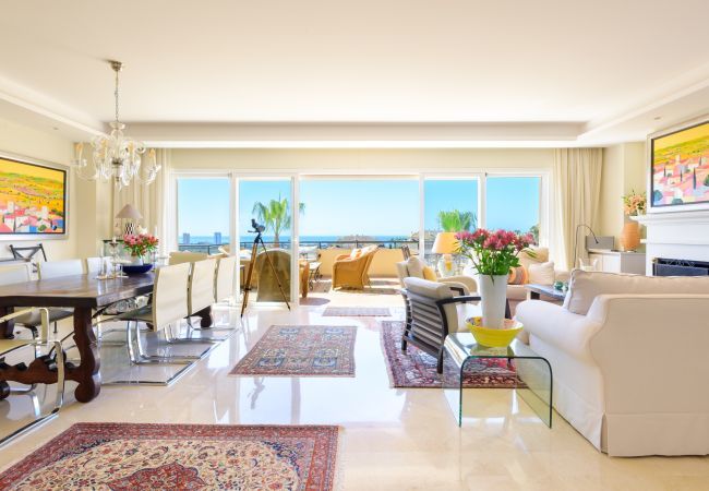 Apartamento en Marbella - Elviria Hills Penthouse – Idílico Oasis con Vistas al Golf y al Mar en Marbella Apartamento en Marbella - Elviria Hills Penthouse – Idílico Oasis con Vistas al Golf y al Mar en Marbella