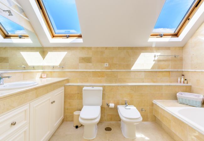 Apartamento en Marbella - Elviria Hills Penthouse – Idílico Oasis con Vistas al Golf y al Mar en Marbella Apartamento en Marbella - Elviria Hills Penthouse – Idílico Oasis con Vistas al Golf y al Mar en Marbella