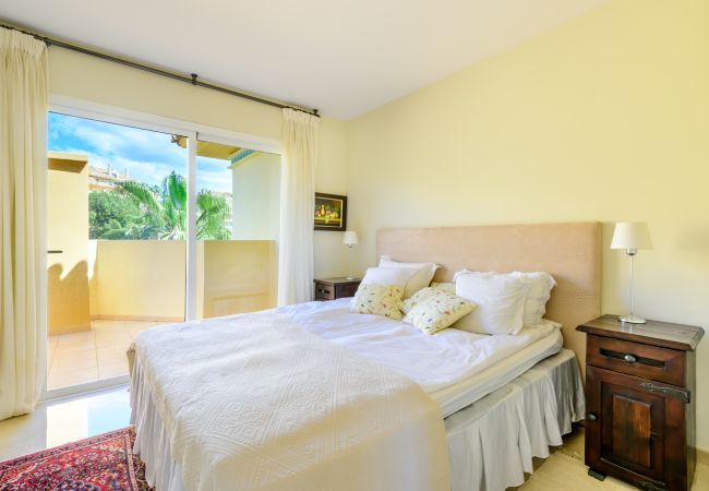 Apartamento en Marbella - Elviria Hills Penthouse – Idílico Oasis con Vistas al Golf y al Mar en Marbella Apartamento en Marbella - Elviria Hills Penthouse – Idílico Oasis con Vistas al Golf y al Mar en Marbella
