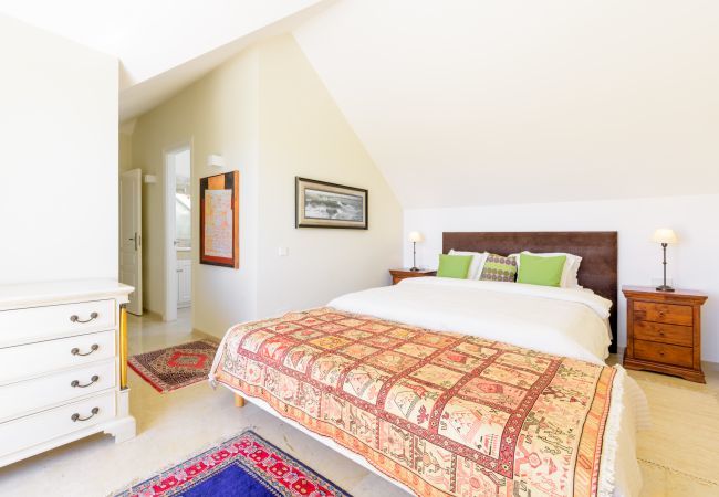 Apartamento en Marbella - Elviria Hills Penthouse – Idílico Oasis con Vistas al Golf y al Mar en Marbella Apartamento en Marbella - Elviria Hills Penthouse – Idílico Oasis con Vistas al Golf y al Mar en Marbella