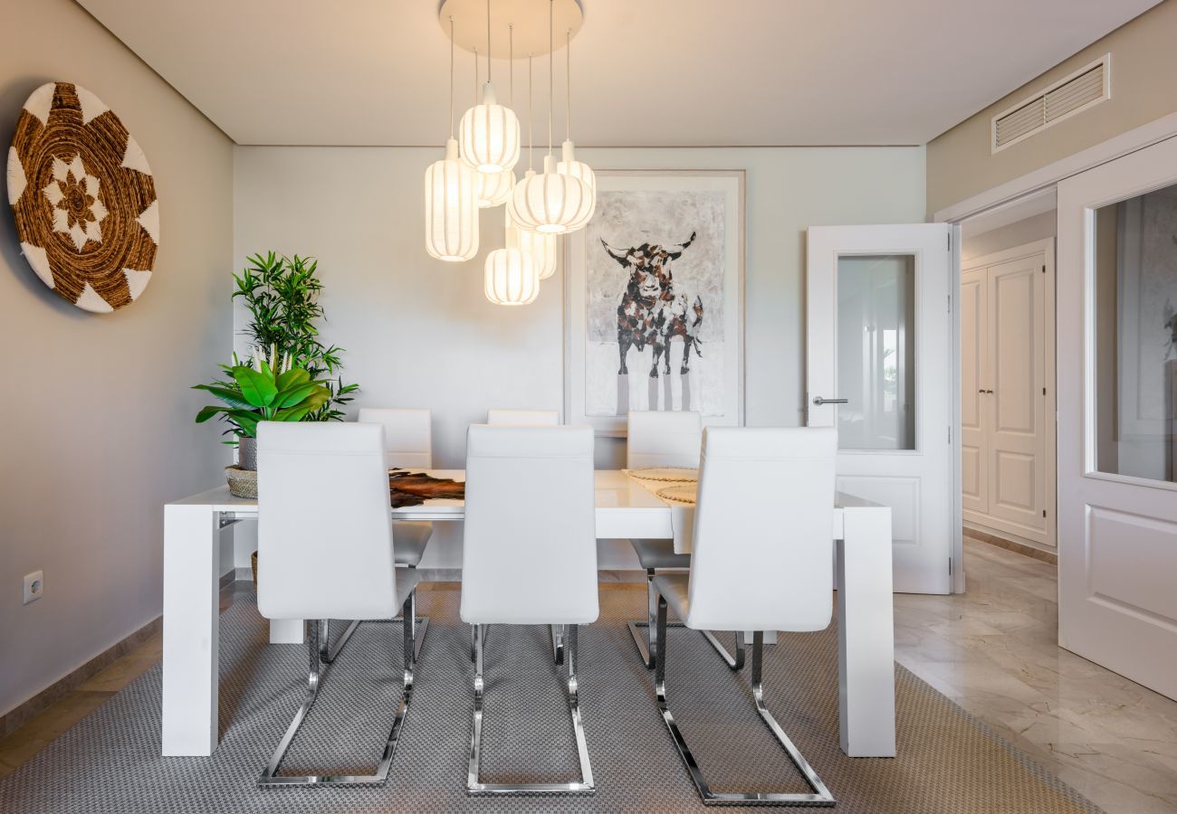 Apartamento en Benalmádena - Torrequebrada Golf Resort | Apartamento de lujo con terraza, piscina y parking privado