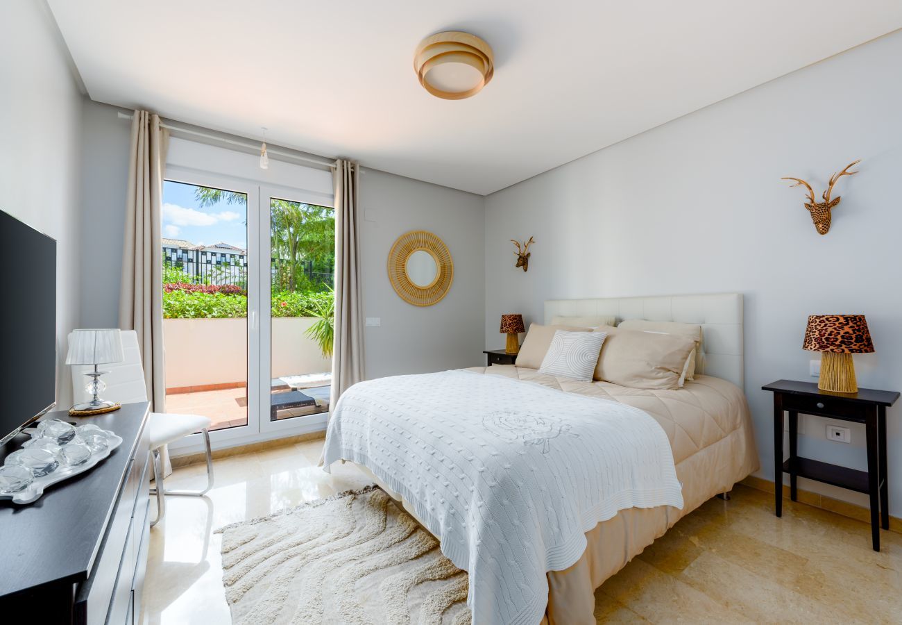 Apartamento en Benalmádena - Torrequebrada Golf Resort | Apartamento de lujo con terraza, piscina y parking privado