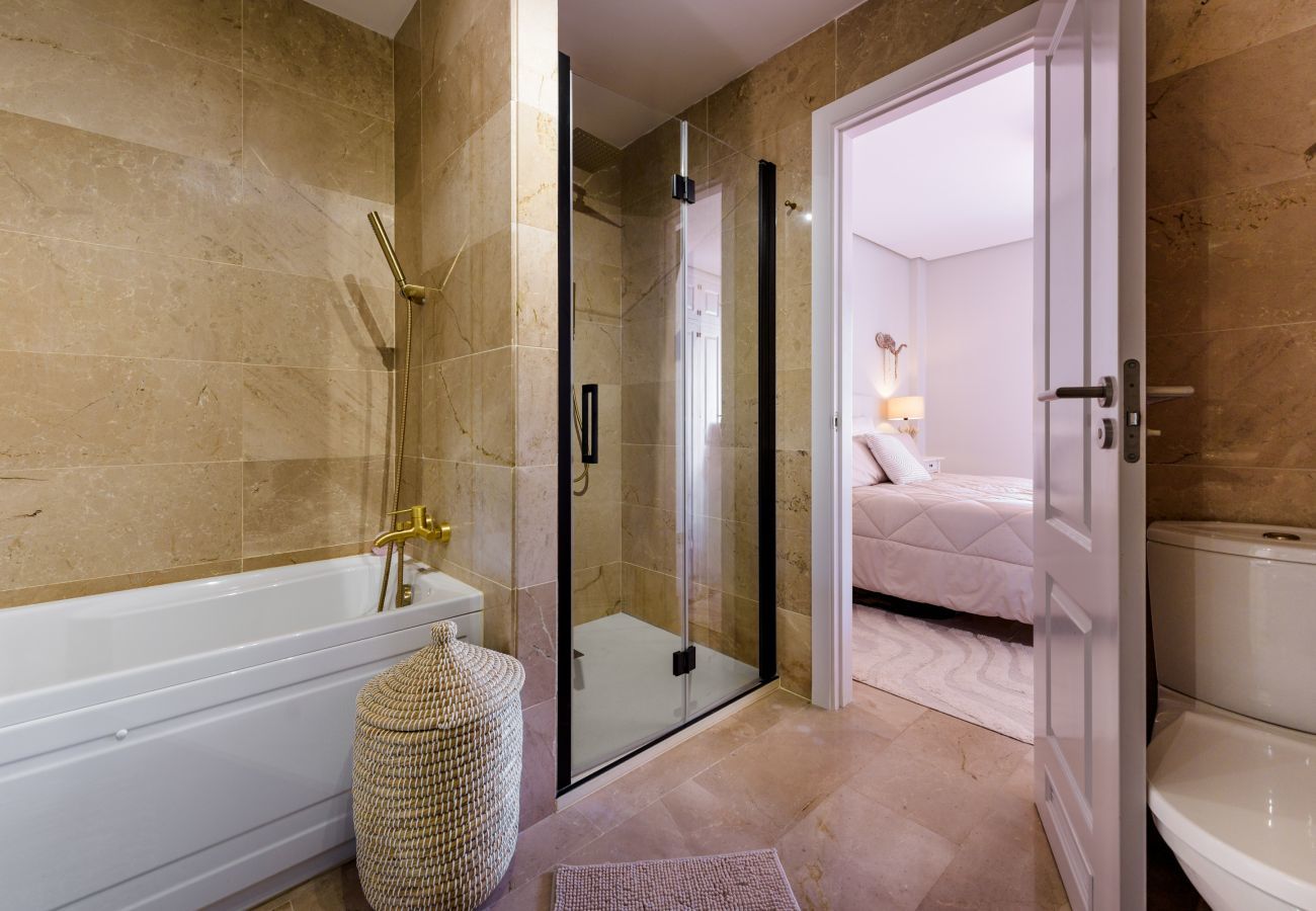 Apartamento en Benalmádena - Torrequebrada Golf Resort | Apartamento de lujo con terraza, piscina y parking privado
