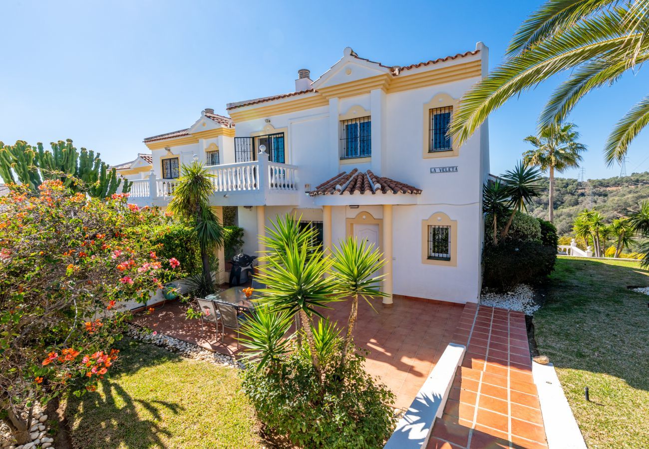 Casa adosada en Mijas Costa - Adosado con hermosas vistas al mar y piscina privada