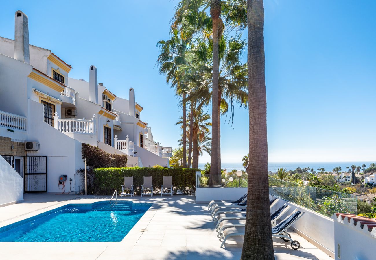 Casa adosada en Mijas Costa - Adosado con hermosas vistas al mar y piscina privada