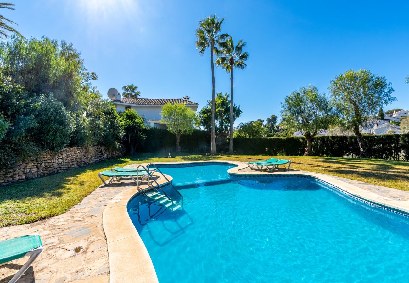 Casa adosada en Mijas Costa - Adosado con hermosas vistas al mar y piscina privada