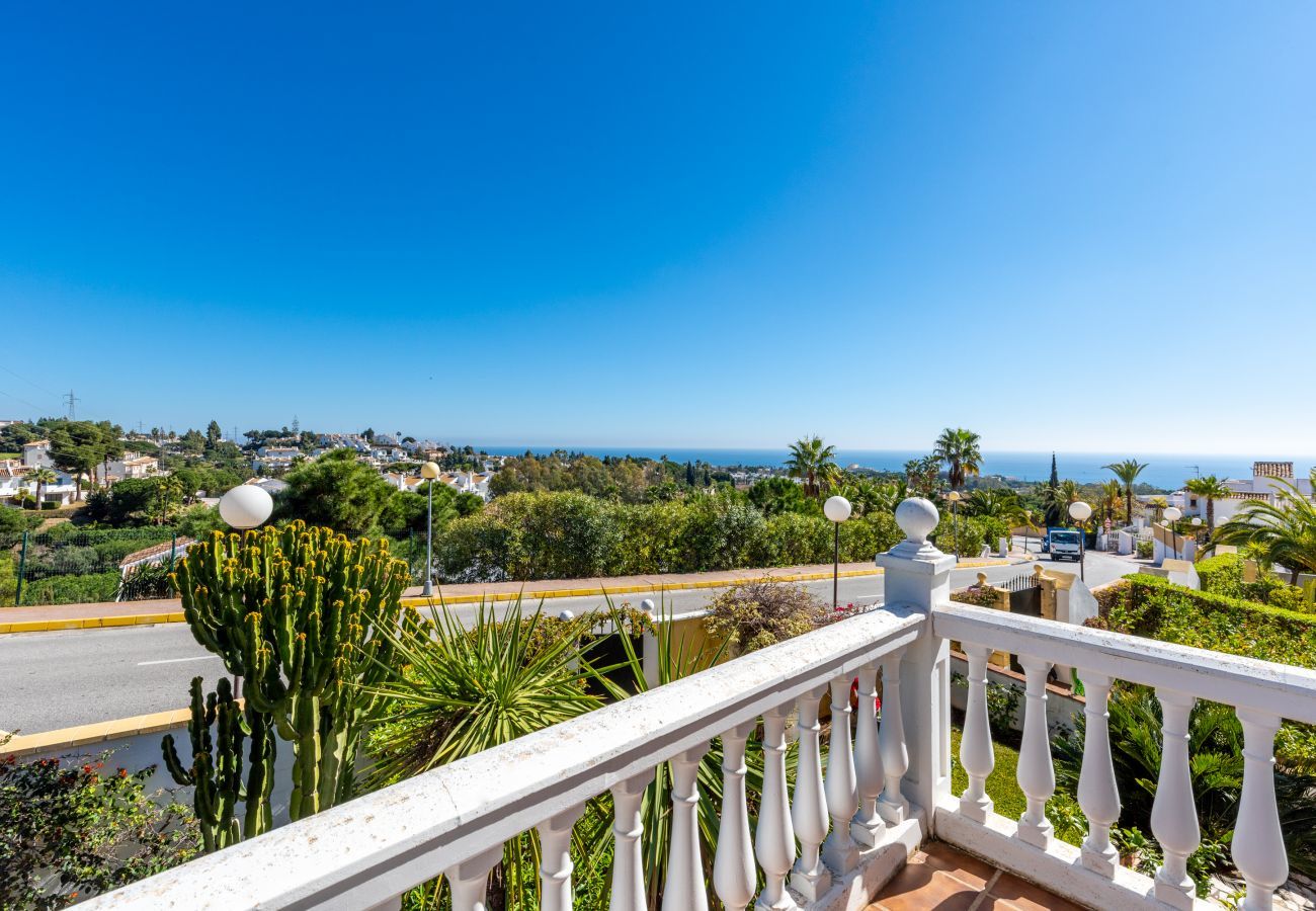 Casa adosada en Mijas Costa - Adosado con hermosas vistas al mar y piscina privada