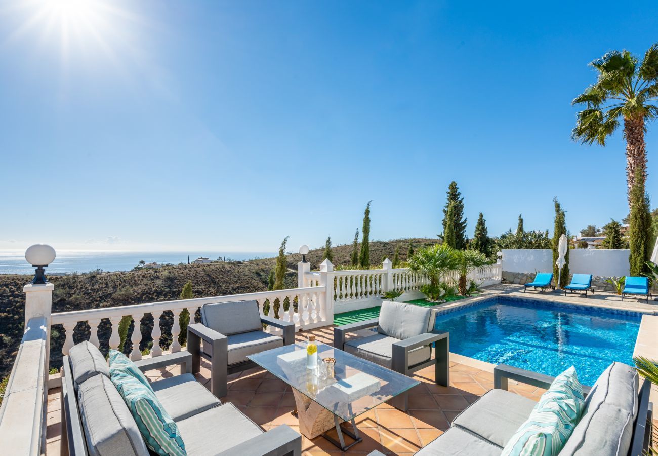 Villa en Algarrobo - Casa Niva | Amplia Casa de Campo con Piscina Privada y Vistas al Mar