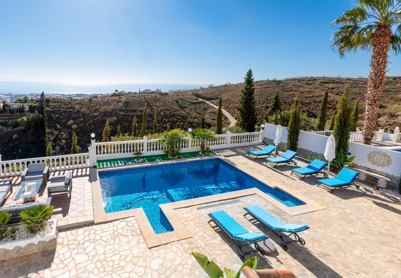 Villa en Algarrobo - Casa Niva | Amplia Casa de Campo con Piscina Privada y Vistas al Mar