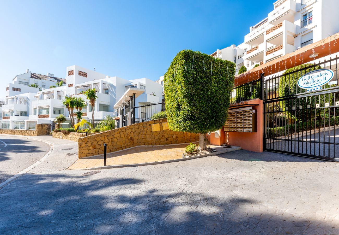 Apartamento en Mijas Costa - Miraflores Garden Golf | Apartamento de 3 habitaciones con vistas al mar