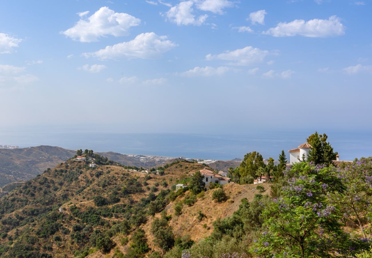 Villa en Sayalonga - Casa Kousgaard | Refugio de Montaña con Vistas al Mar y Piscina Privada