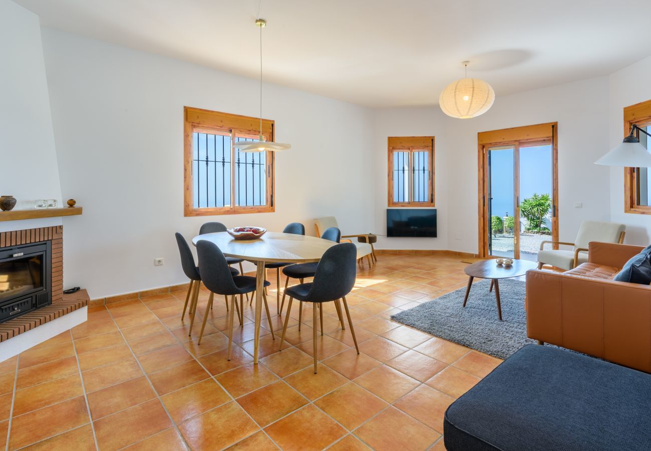 Villa en Sayalonga - Casa Kousgaard | Refugio de Montaña con Vistas al Mar y Piscina Privada