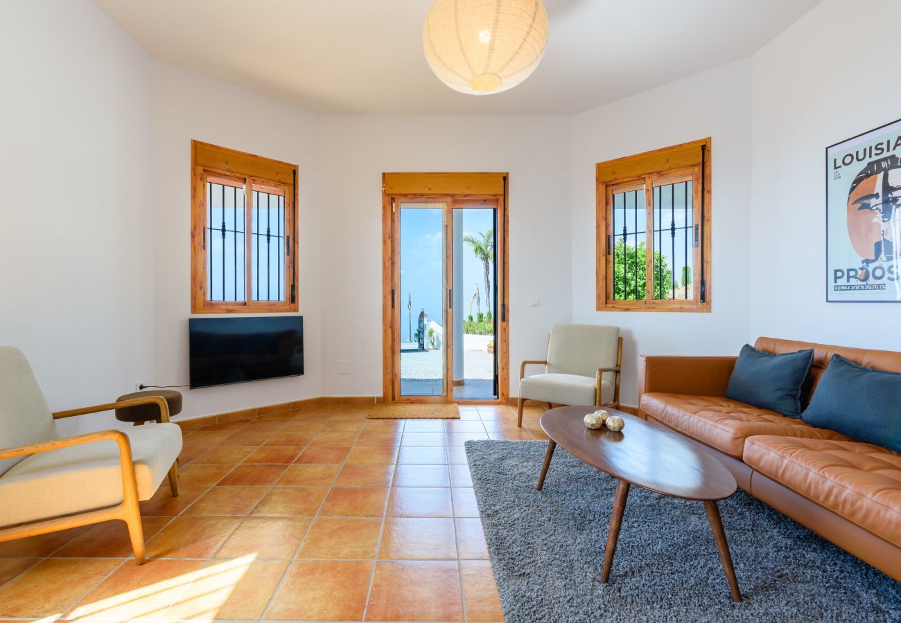 Villa en Sayalonga - Casa Kousgaard | Refugio de Montaña con Vistas al Mar y Piscina Privada