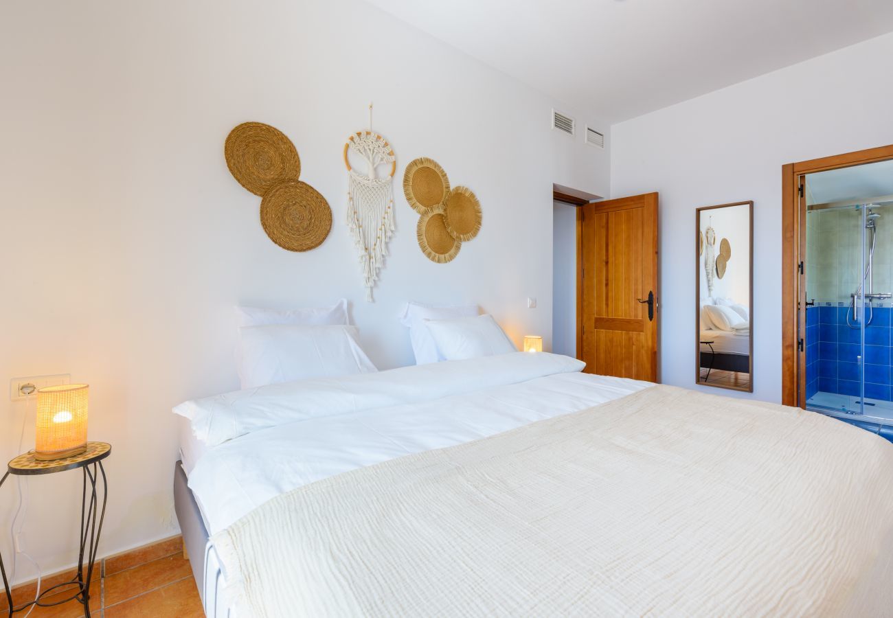Villa en Sayalonga - Casa Kousgaard | Refugio de Montaña con Vistas al Mar y Piscina Privada