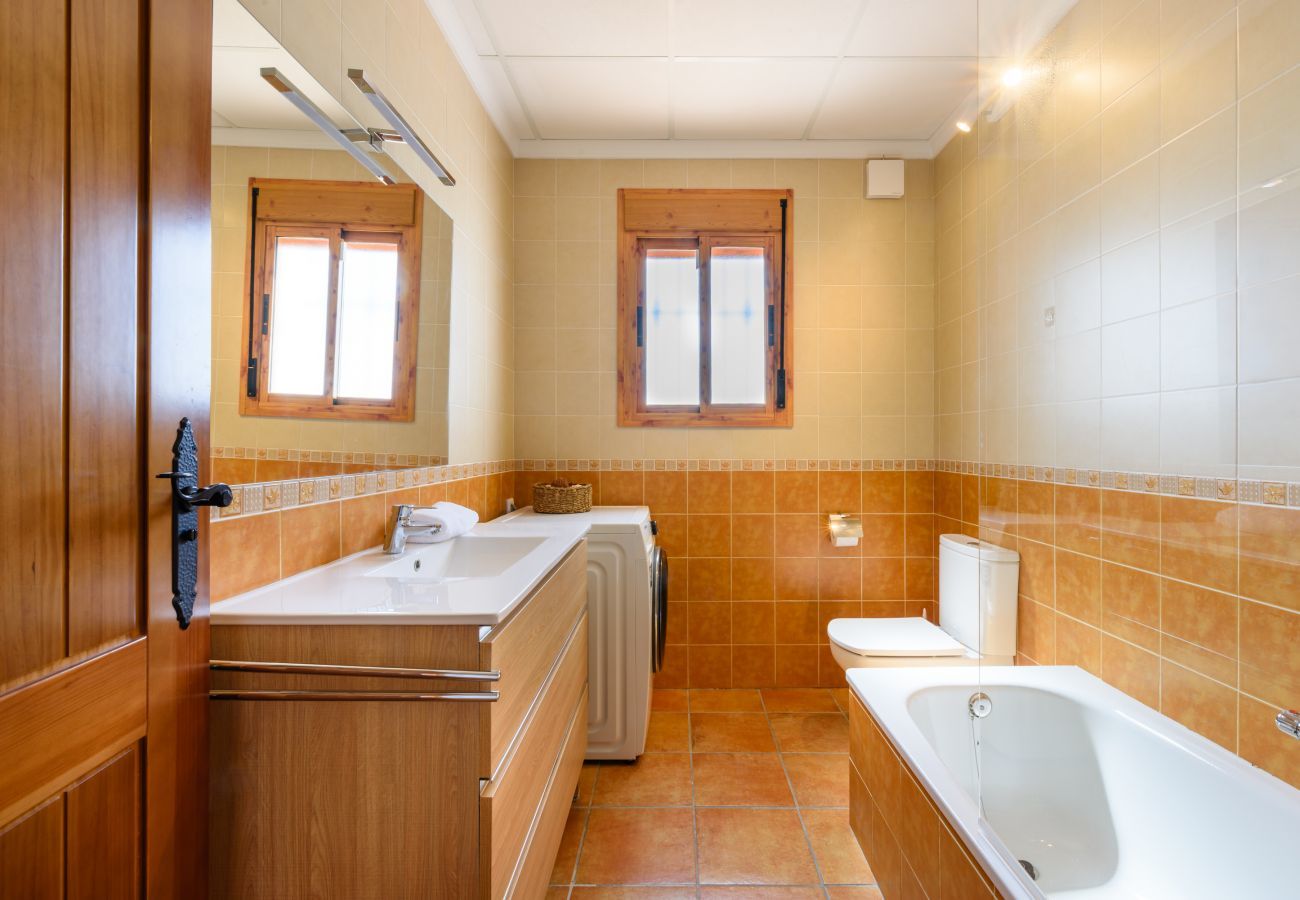 Villa en Sayalonga - Casa Kousgaard | Refugio de Montaña con Vistas al Mar y Piscina Privada