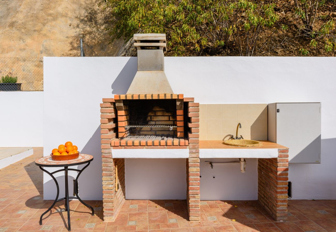 Villa en Sayalonga - Casa Kousgaard | Refugio de Montaña con Vistas al Mar y Piscina Privada