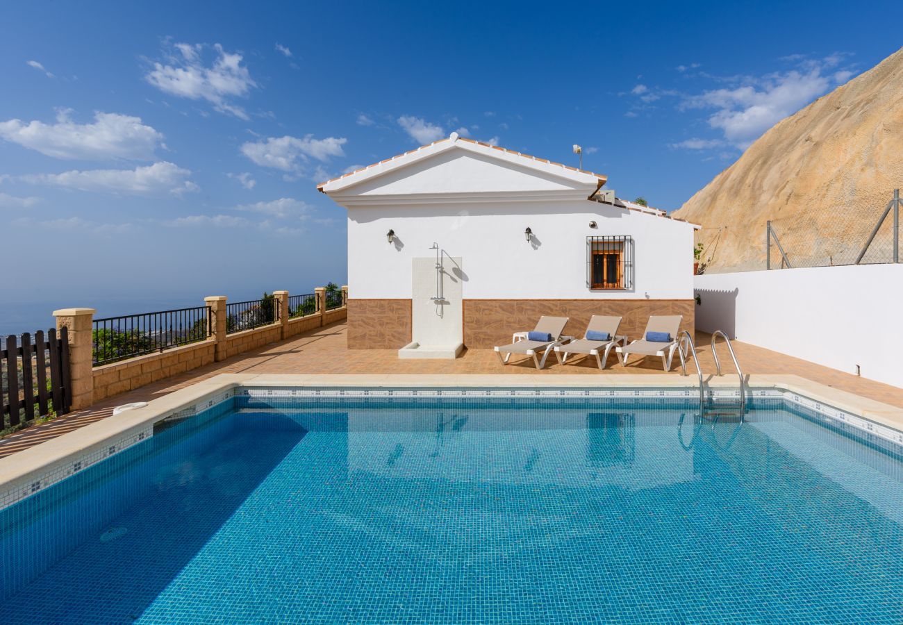 Villa en Sayalonga - Casa Kousgaard | Refugio de Montaña con Vistas al Mar y Piscina Privada