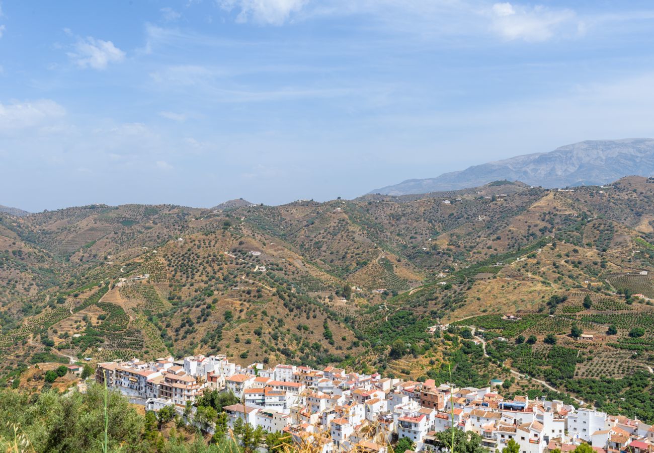 Villa en Sayalonga - Casa Kousgaard | Refugio de Montaña con Vistas al Mar y Piscina Privada