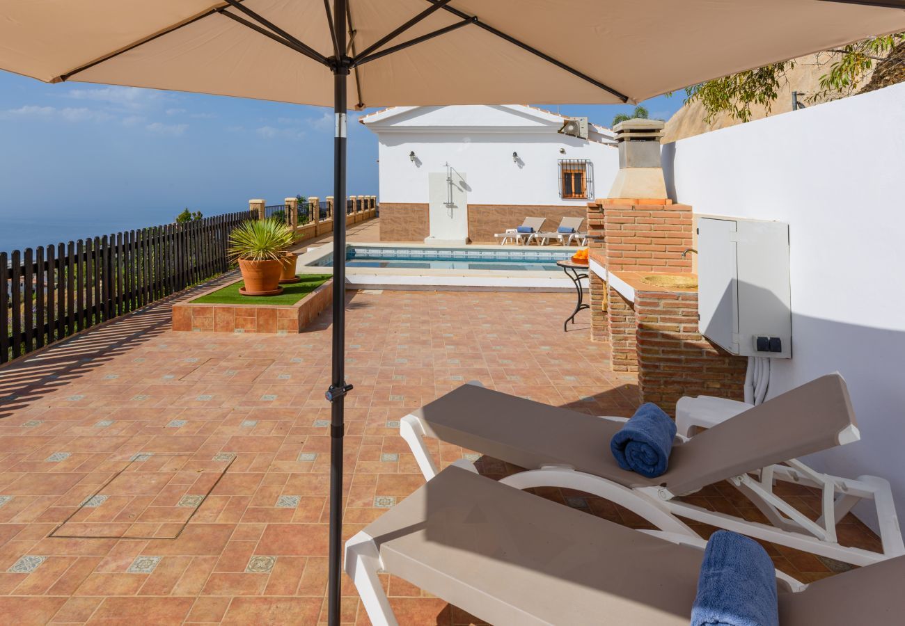 Villa en Sayalonga - Casa Kousgaard | Refugio de Montaña con Vistas al Mar y Piscina Privada