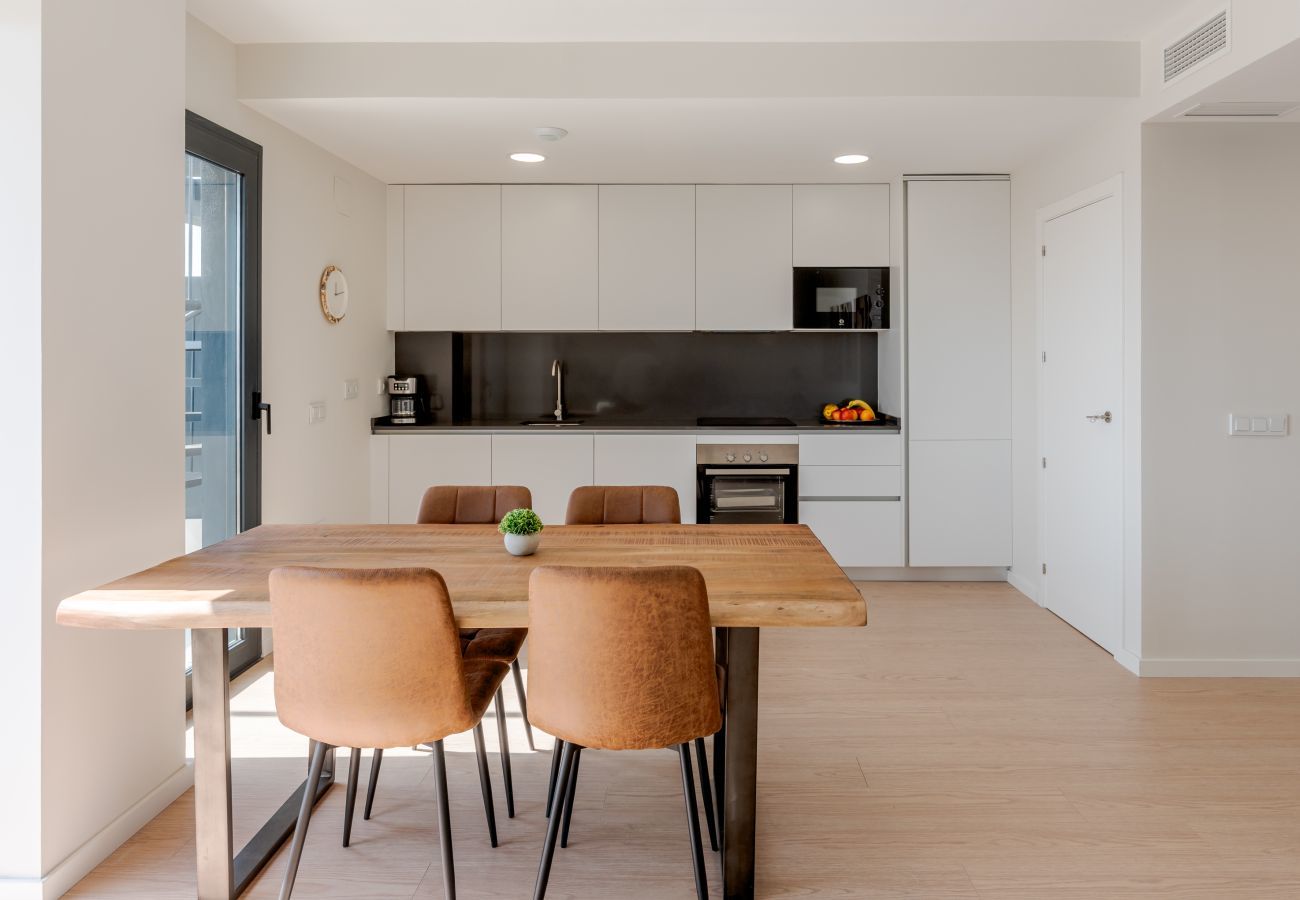 Apartamento en Rincón de la Victoria - Bali en Rincón | Elegante Apartamento de 2 Dormitorios con Terraza y Vistas al Mar