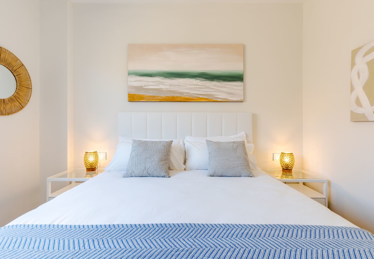 Apartamento en Rincón de la Victoria - Bali en Rincón | Elegante Apartamento de 2 Dormitorios con Terraza y Vistas al Mar