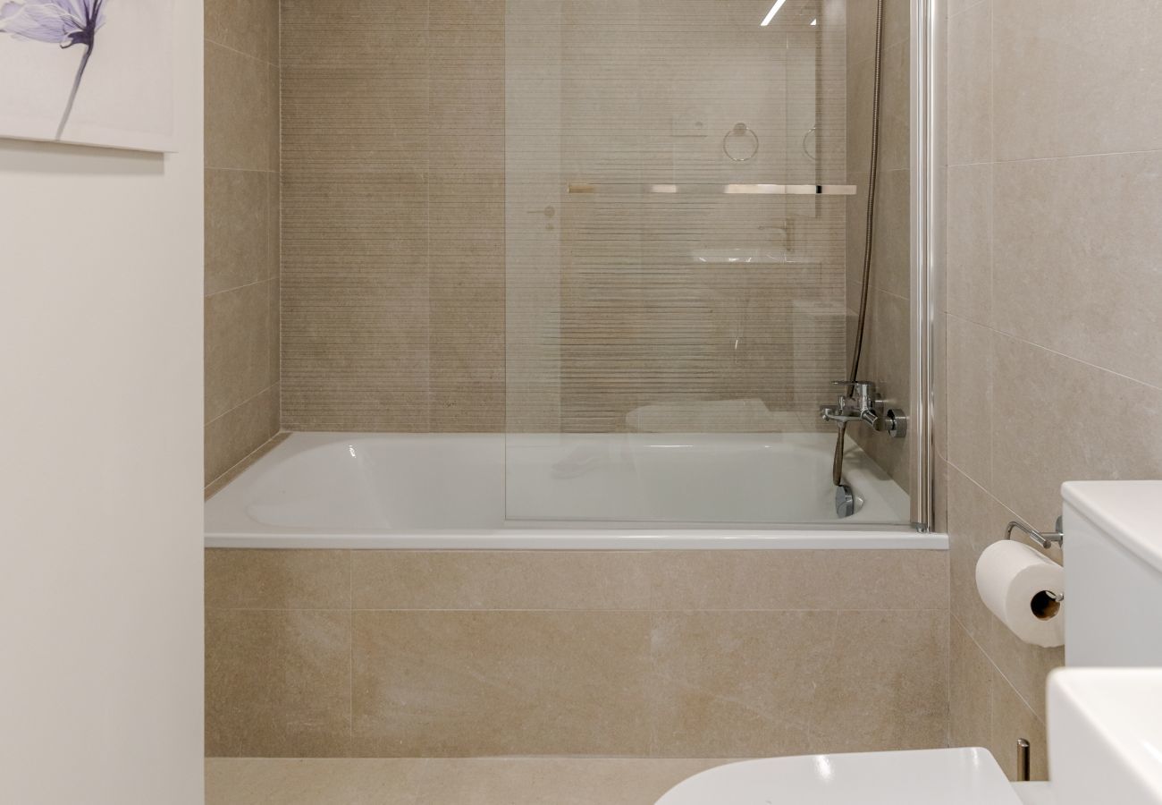 Apartamento en Rincón de la Victoria - Bali en Rincón | Elegante Apartamento de 2 Dormitorios con Terraza y Vistas al Mar