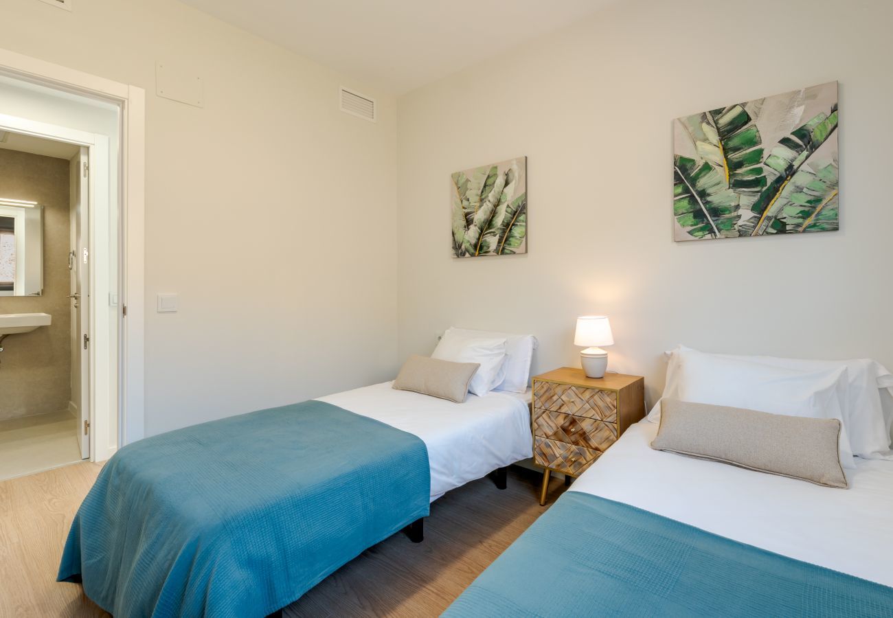 Apartamento en Rincón de la Victoria - Bali en Rincón | Elegante Apartamento de 2 Dormitorios con Terraza y Vistas al Mar