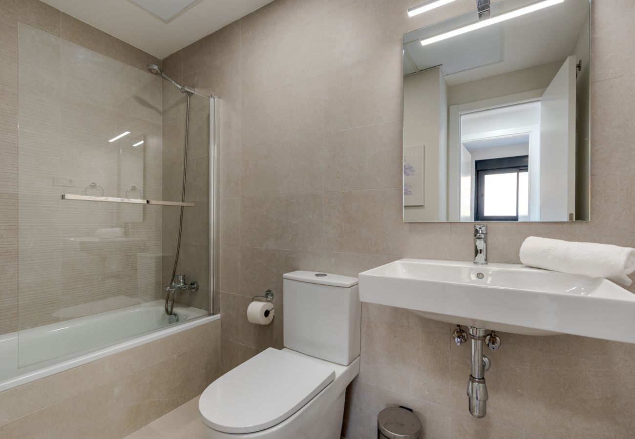 Apartamento en Rincón de la Victoria - Bali en Rincón | Elegante Apartamento de 2 Dormitorios con Terraza y Vistas al Mar