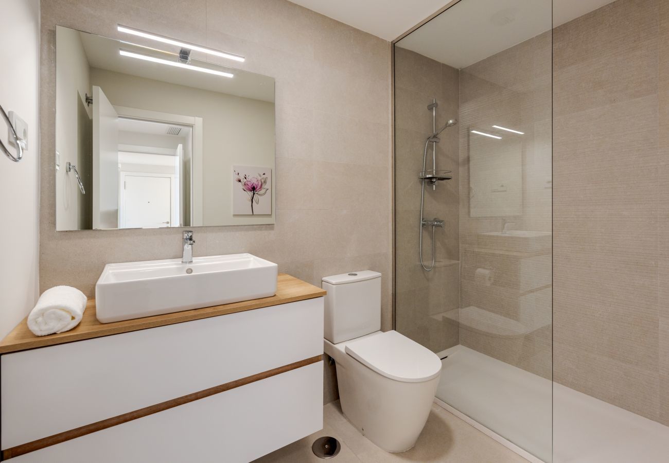Apartamento en Rincón de la Victoria - Bali en Rincón | Elegante Apartamento de 2 Dormitorios con Terraza y Vistas al Mar